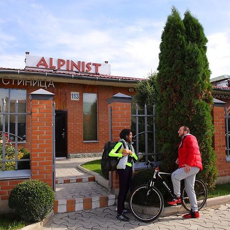 Alpinist Hotel Бишкек Екстериор снимка