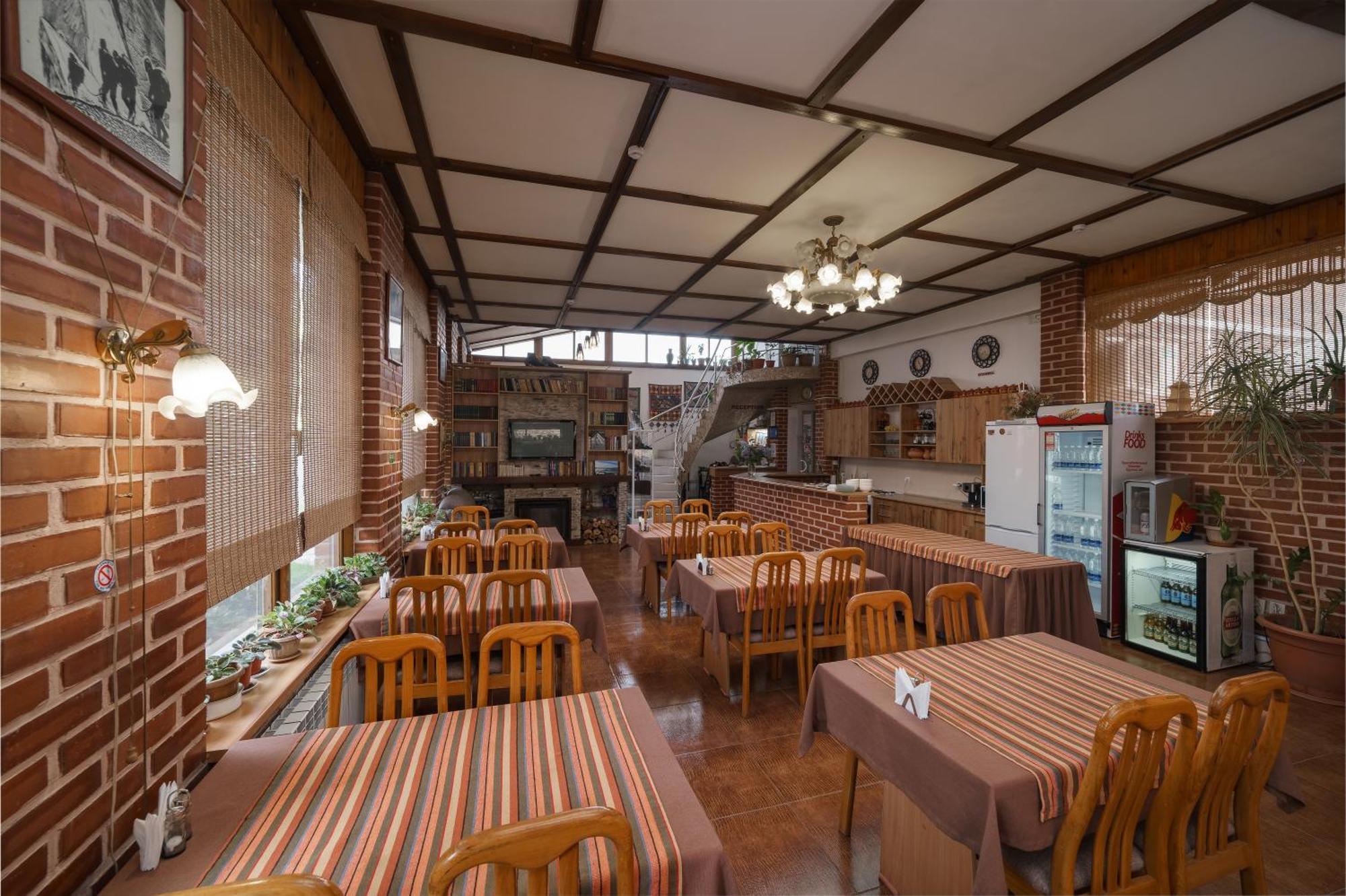 Alpinist Hotel Бишкек Екстериор снимка