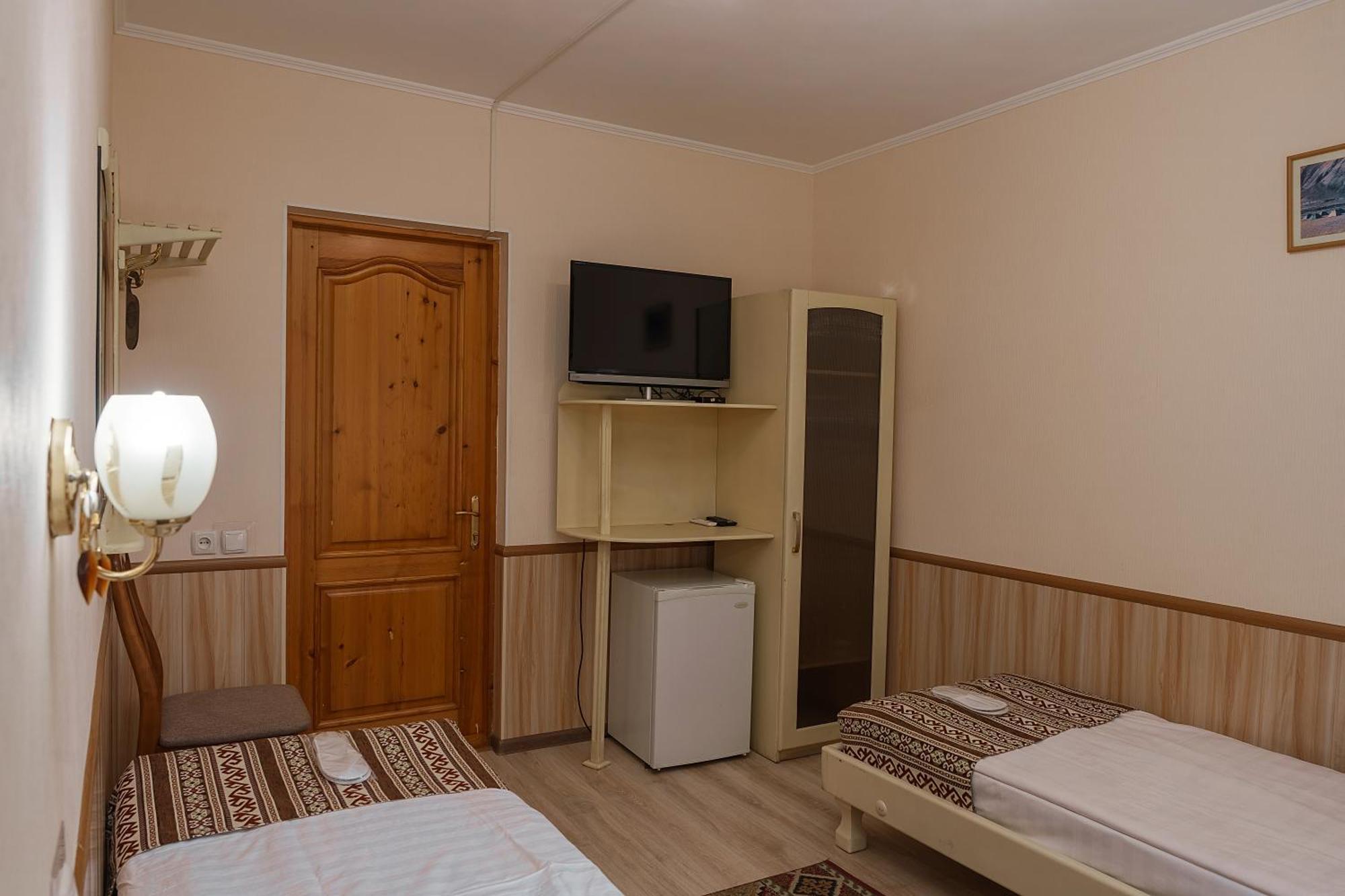 Alpinist Hotel Бишкек Екстериор снимка