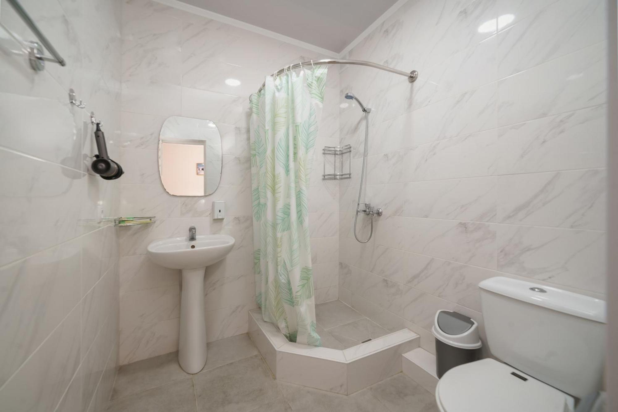 Alpinist Hotel Бишкек Екстериор снимка