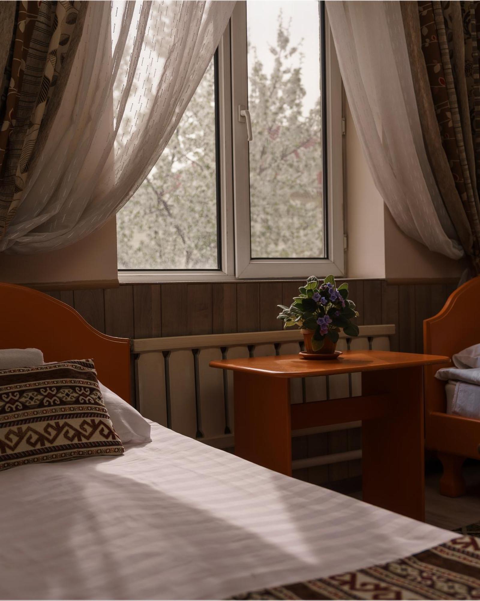 Alpinist Hotel Бишкек Екстериор снимка