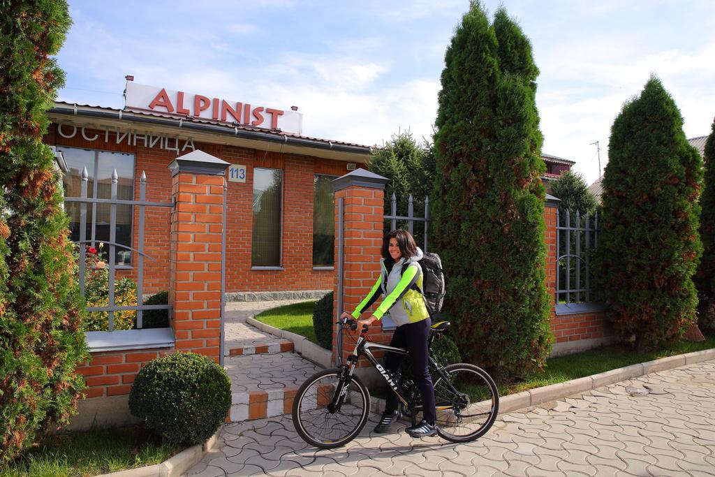 Alpinist Hotel Бишкек Екстериор снимка