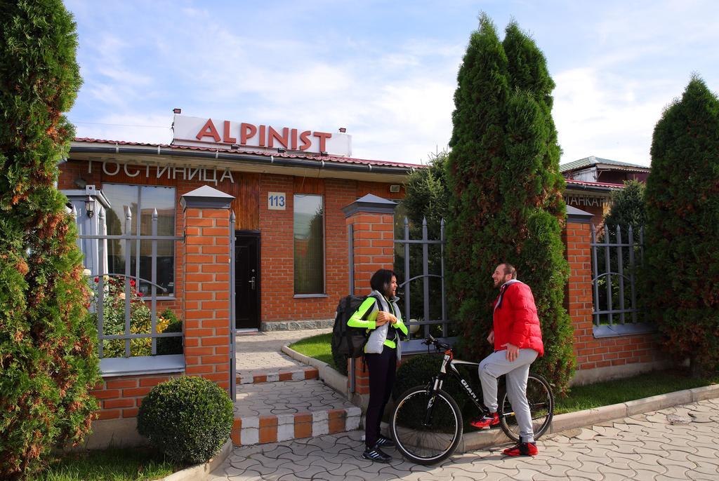 Alpinist Hotel Бишкек Екстериор снимка