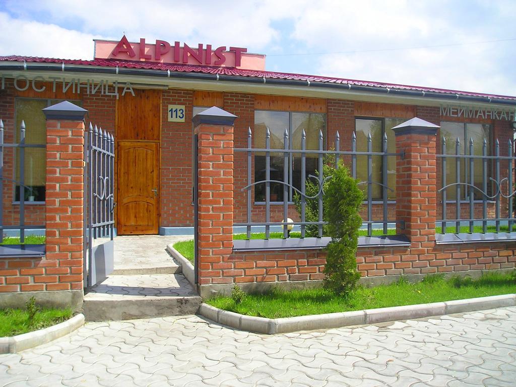 Alpinist Hotel Бишкек Екстериор снимка